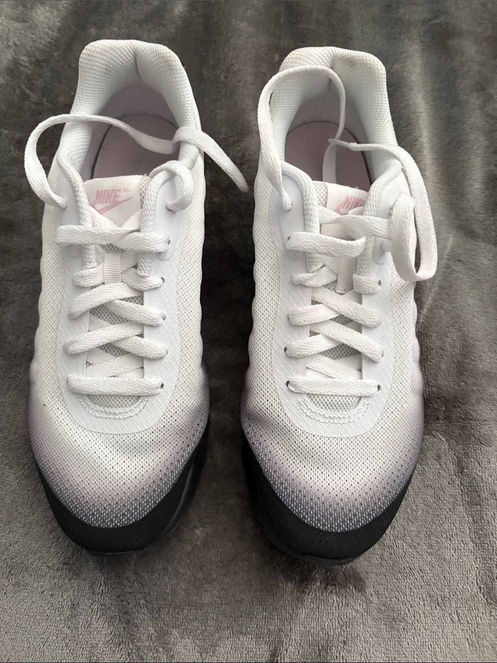 Nike Air Max Invigor (GS) Big Kids Size 7Y
